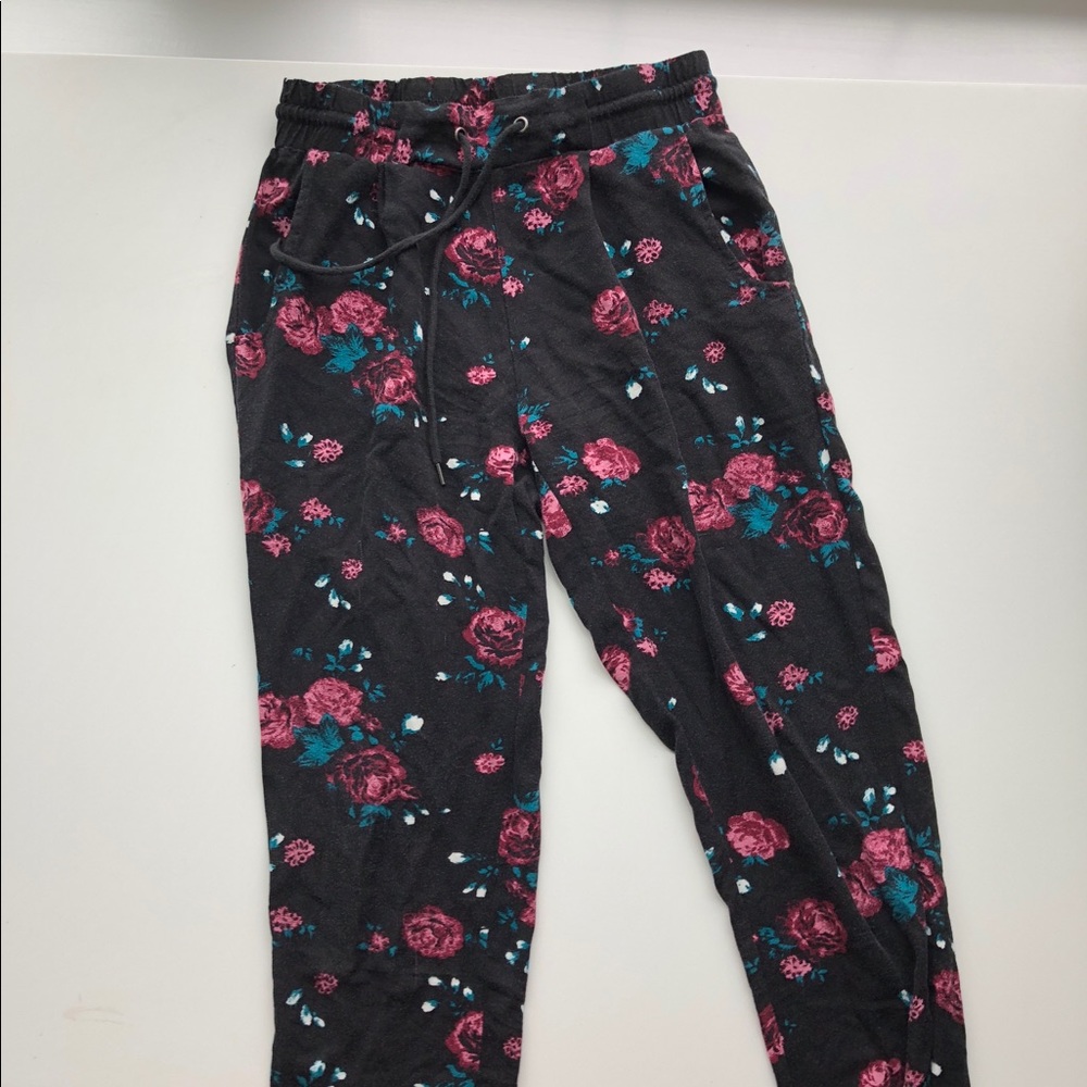 Joggers - Picture 2 of 3